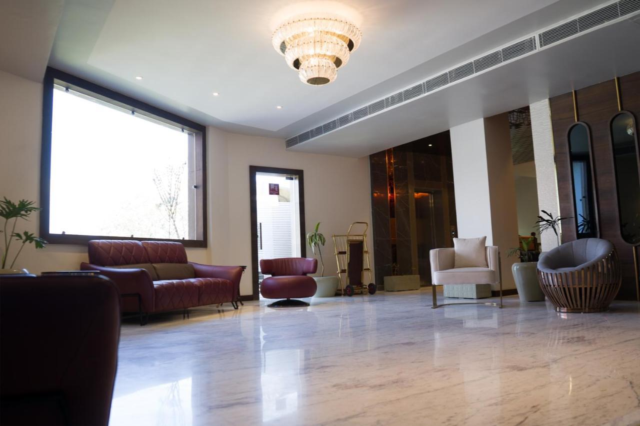 Clarks Inn Suites 康格拉 外观 照片