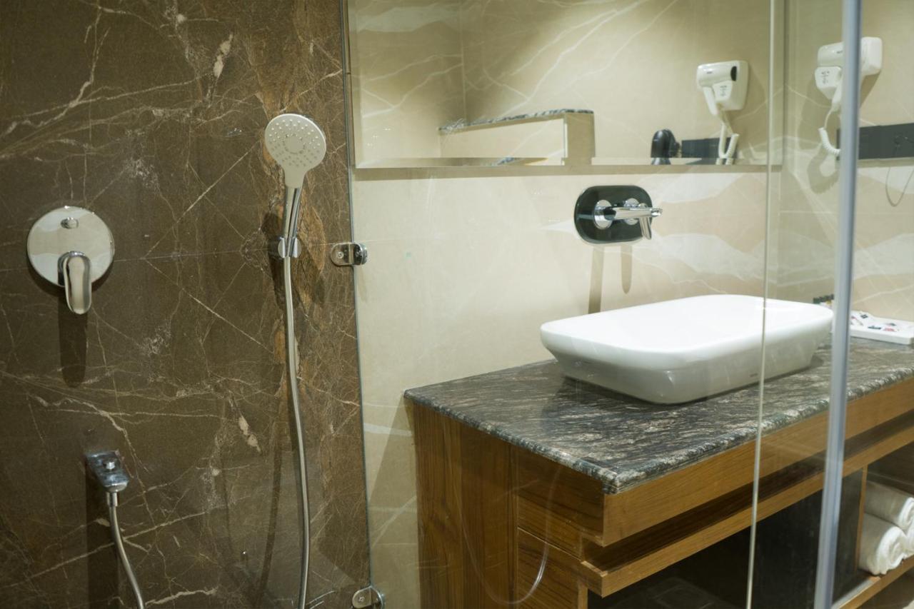 Clarks Inn Suites 康格拉 外观 照片