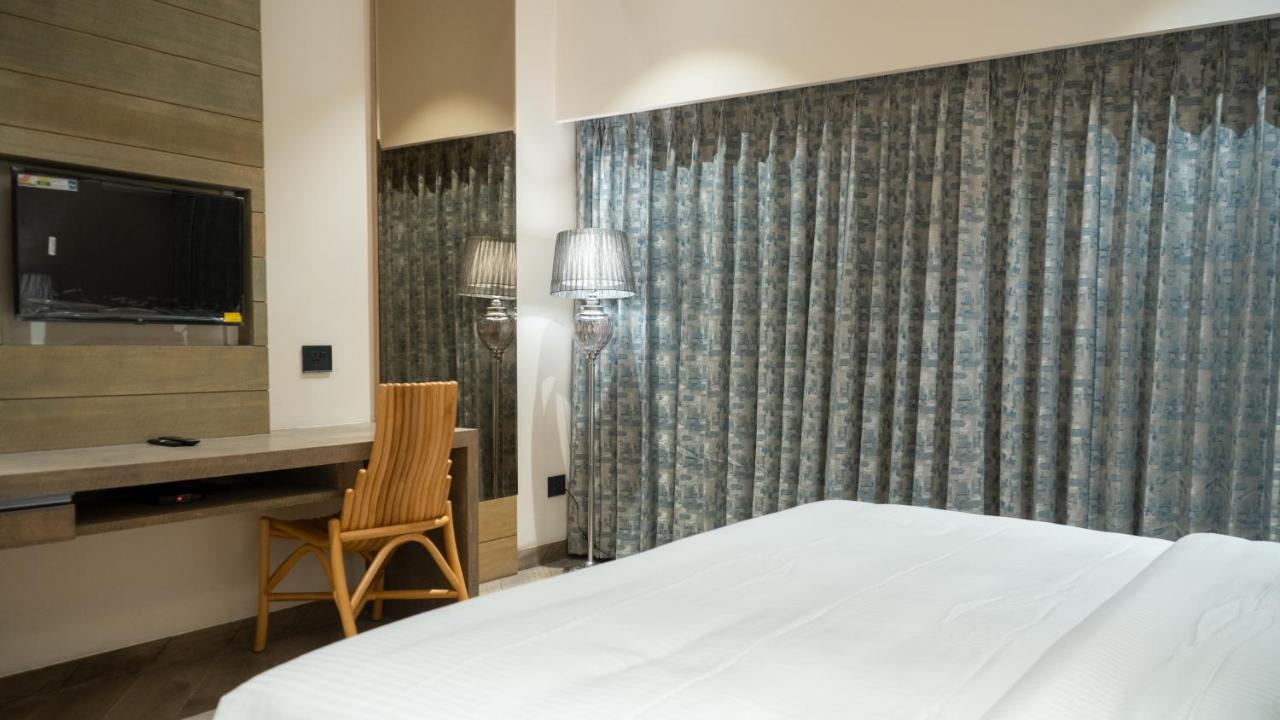 Clarks Inn Suites 康格拉 外观 照片