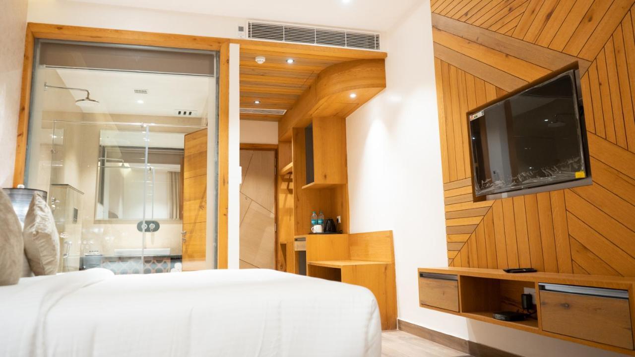 Clarks Inn Suites 康格拉 外观 照片