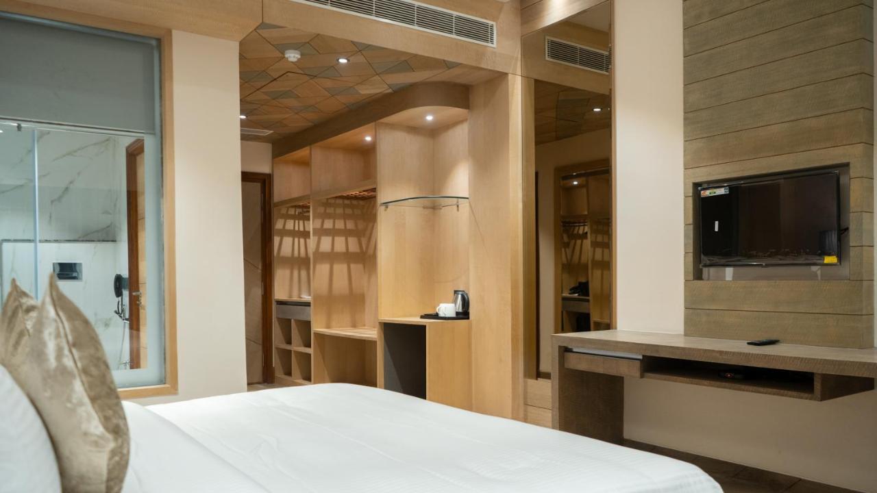 Clarks Inn Suites 康格拉 外观 照片