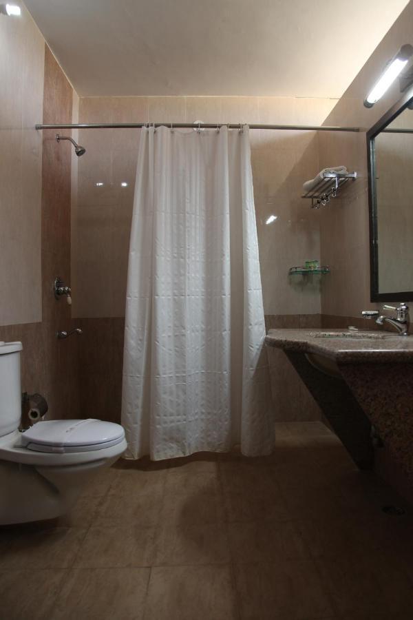 Clarks Inn Suites 康格拉 外观 照片