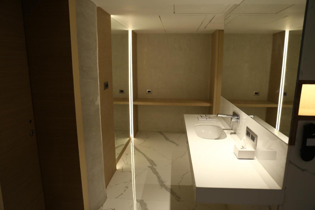 Clarks Inn Suites 康格拉 外观 照片